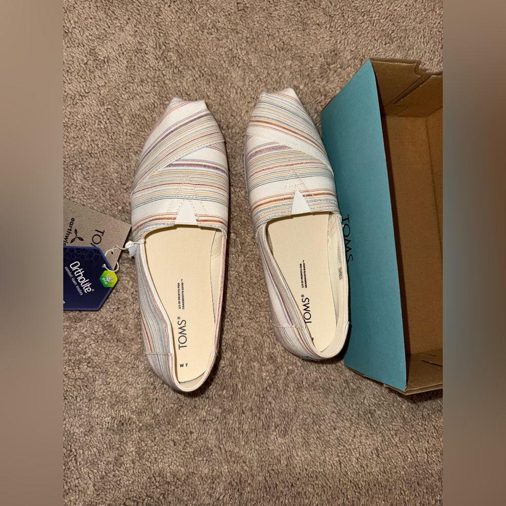Toms Alpargata shoes, NWT! Women’s size 7.